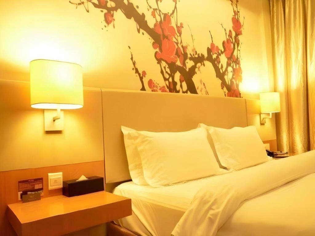 Metropolo Hotel Wuchuang Jiangtan Jiyuqiao Metro Station Ухань Екстер'єр фото